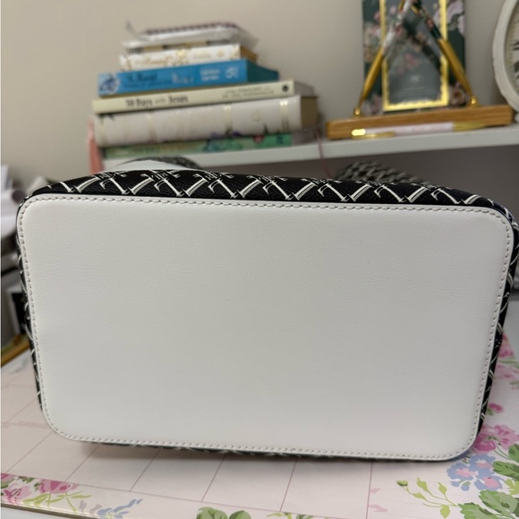Ralph Lauren Black and White Bucket Bag - Picture 4 of 8